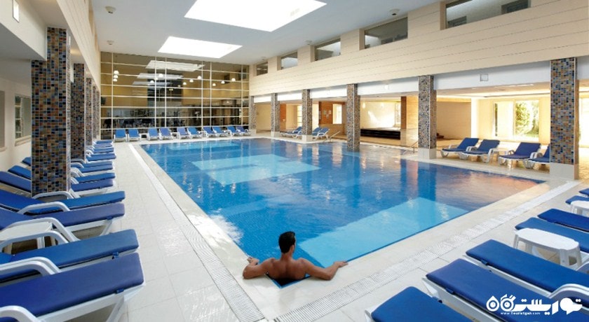 استخر سرپوشیده هتل آکوا فنتسی آکوا پارک